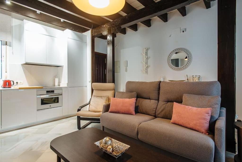Ad2B Apartment, 300M From Cathedral With 2Br セビリア エクステリア 写真