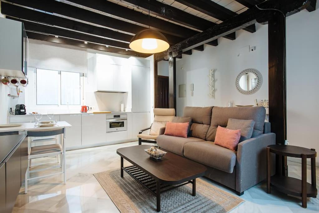 Ad2B Apartment, 300M From Cathedral With 2Br セビリア エクステリア 写真