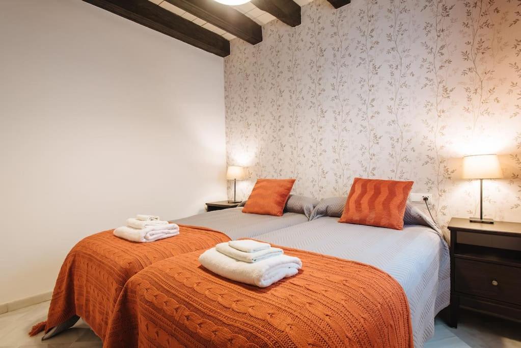 Ad2B Apartment, 300M From Cathedral With 2Br セビリア エクステリア 写真