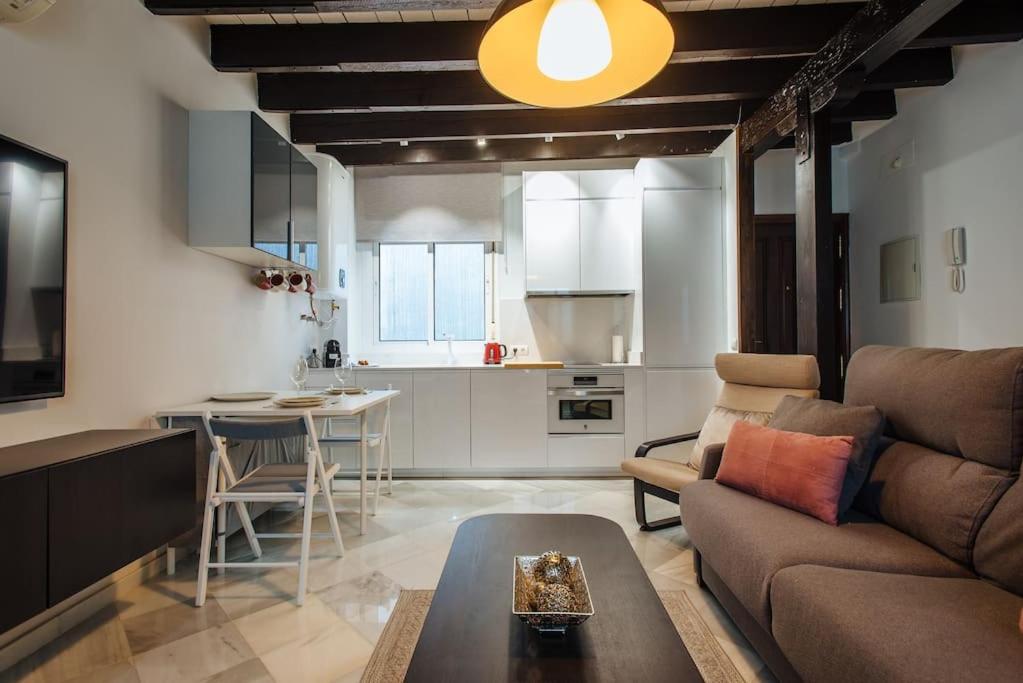 Ad2B Apartment, 300M From Cathedral With 2Br セビリア エクステリア 写真