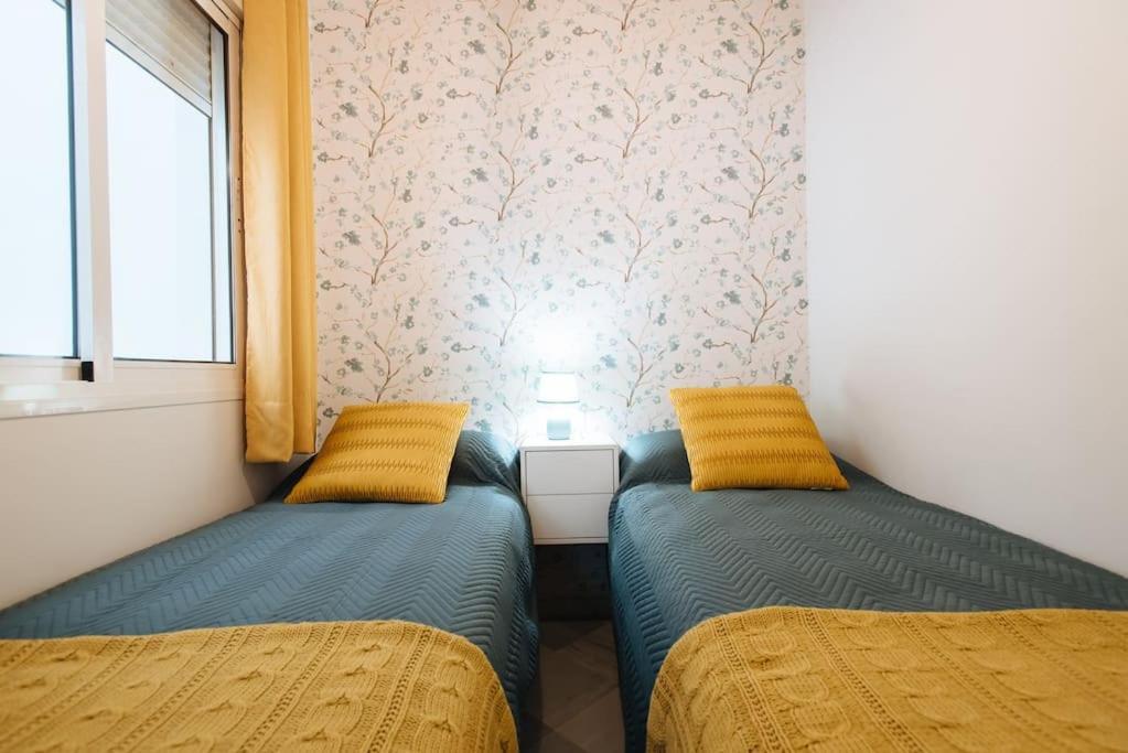 Ad2B Apartment, 300M From Cathedral With 2Br セビリア エクステリア 写真