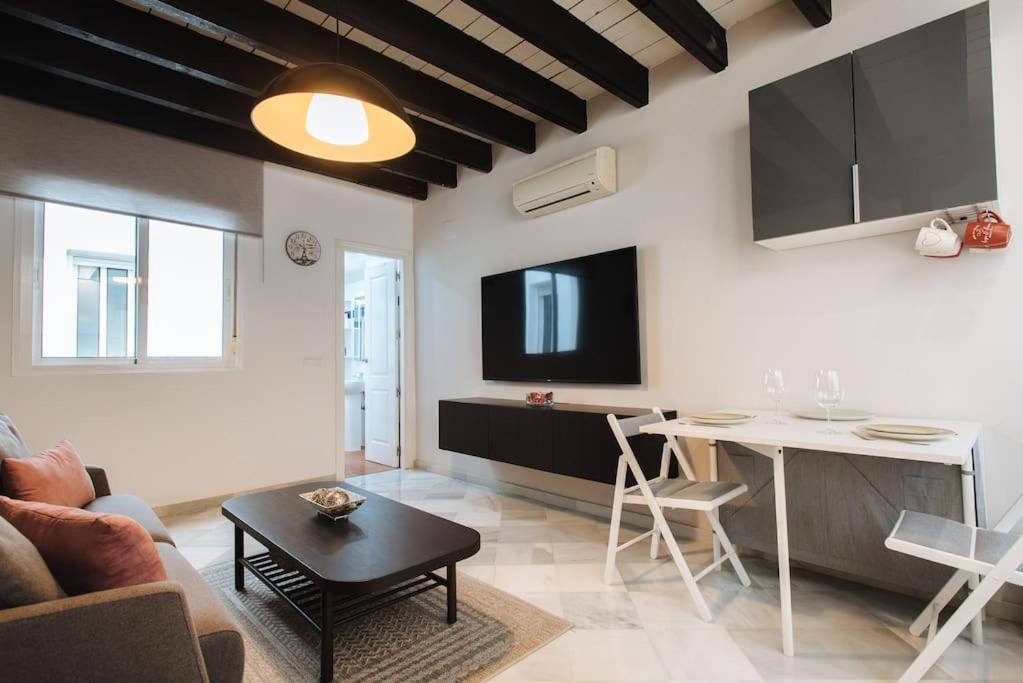 Ad2B Apartment, 300M From Cathedral With 2Br セビリア エクステリア 写真