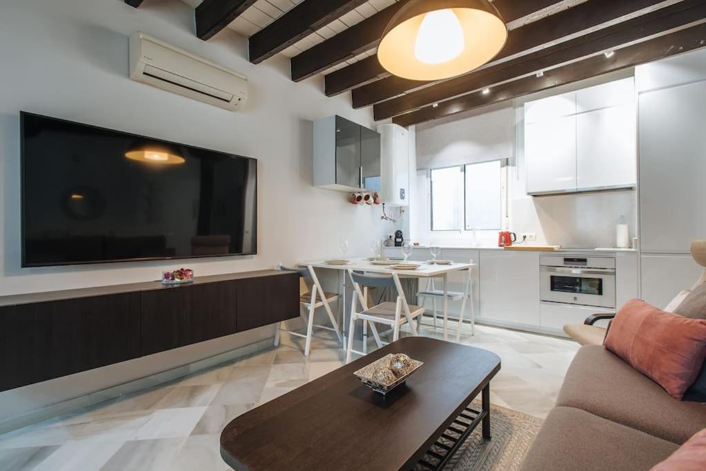 Ad2B Apartment, 300M From Cathedral With 2Br セビリア エクステリア 写真