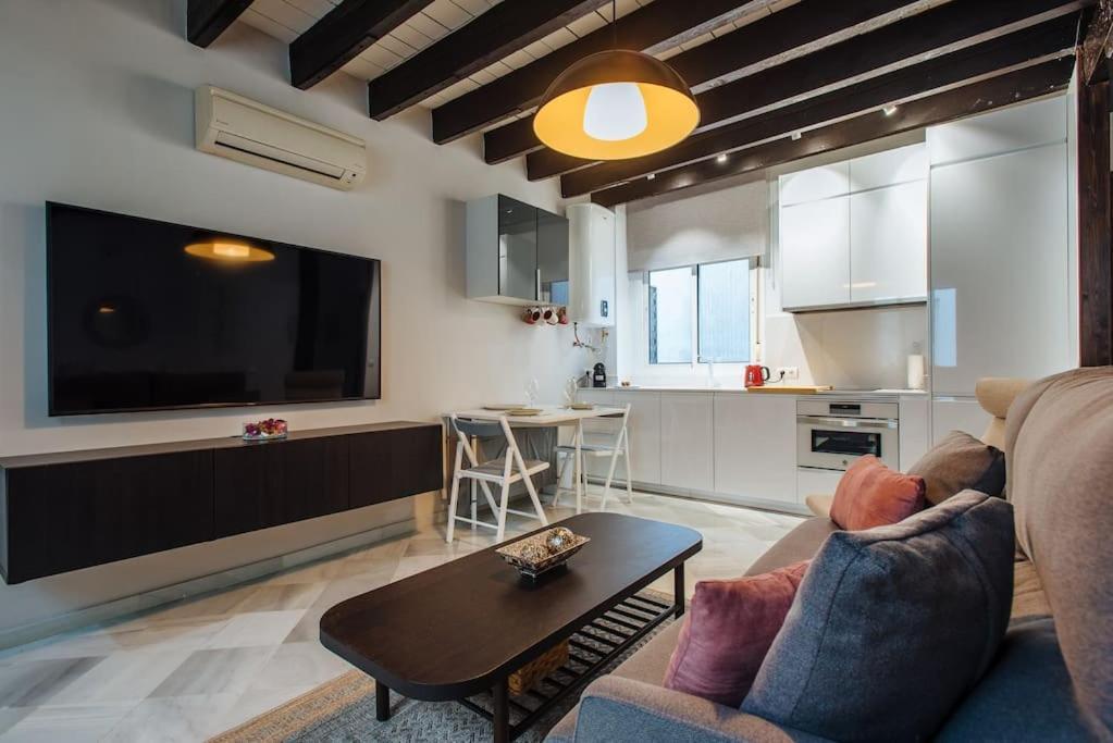Ad2B Apartment, 300M From Cathedral With 2Br セビリア エクステリア 写真